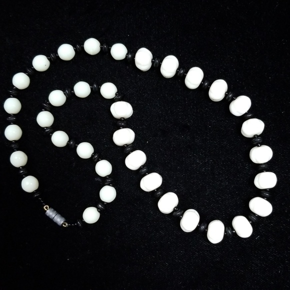 Vintage Czech Bohemian 1920s Art Deco Uranium Glass Bead Necklace - Picture 6 of 12